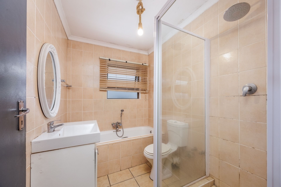 5 Bedroom Property for Sale in Hagley Western Cape